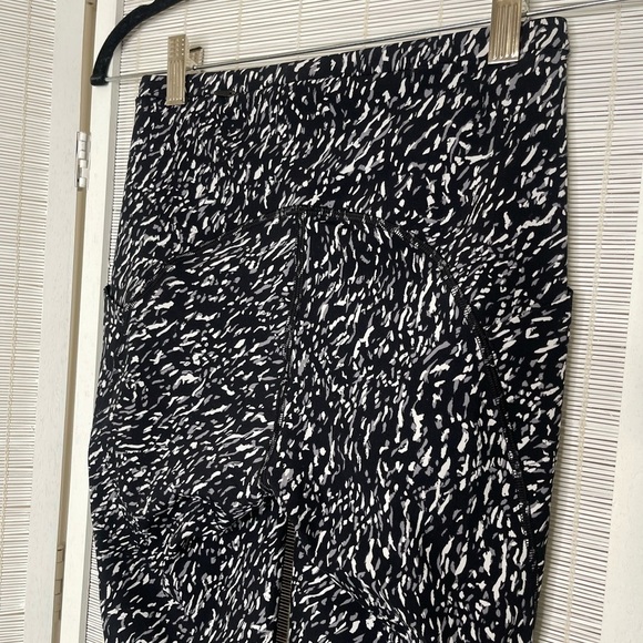 Lululemon Swift Speed High Rise Tight Speckle Black Size 4 - Picture 4 of 6